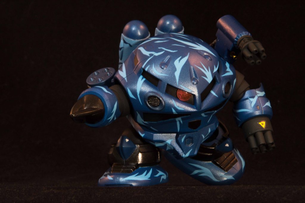 モノアイは取り外し可能にして左右へ組み替え可能にしました。