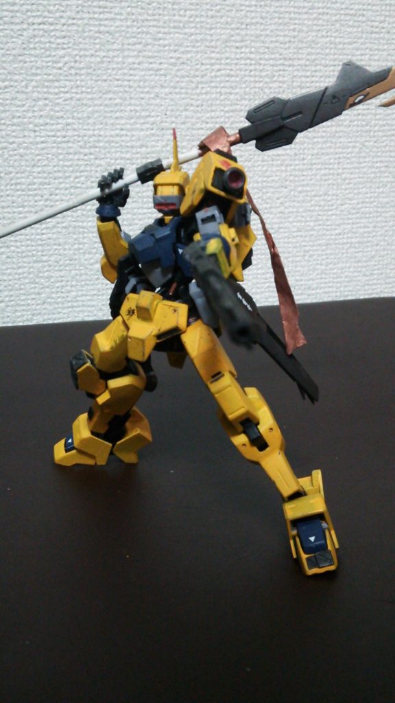 ショットガンの弾丸は特別製でナノラミネートアーマーの破片が詰まっているという設定です。
この弾丸だとラミネートアーマー対ラミネートアーマーということで、銃火器でありながら敵機体に損傷を与えることが可能ではないかと考えています。
主に敵機の足止めに使用されますが、距離によっては行動不能にさせることができます。
弾丸の調達、銃身のメンテナンス性が悪いのが欠点で多用はできません。カッサパファクトリー製…!?