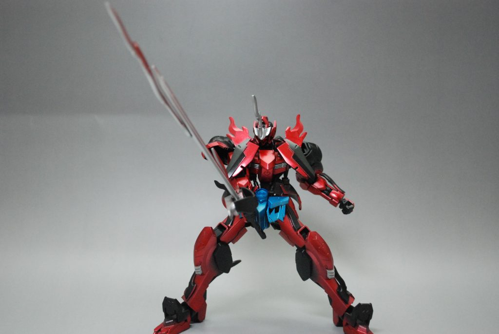 武装は刀の「サングラスラッシャー」