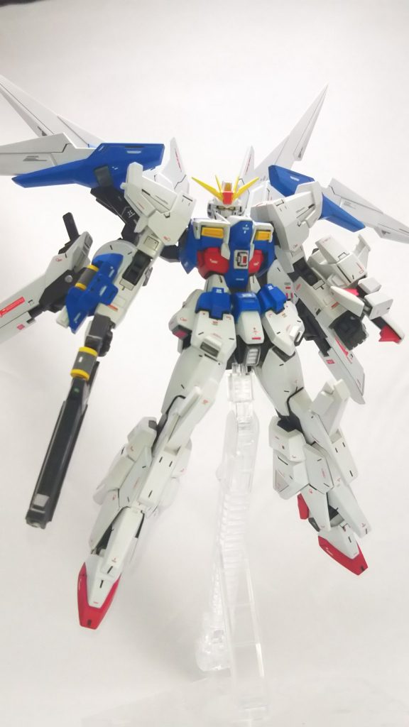 腹部にはストライクフリーダムのカリドゥス複相ビーム方からヒントを得た腹部ビームキャノンを搭載。
何処かの女の子ダイバーが同じ様な兵装に「お腹ビーム」と言う名前を付けた事を小耳に挟み、
「それいいな、チャーミングだ」
と、口元を緩めて語ったとか。