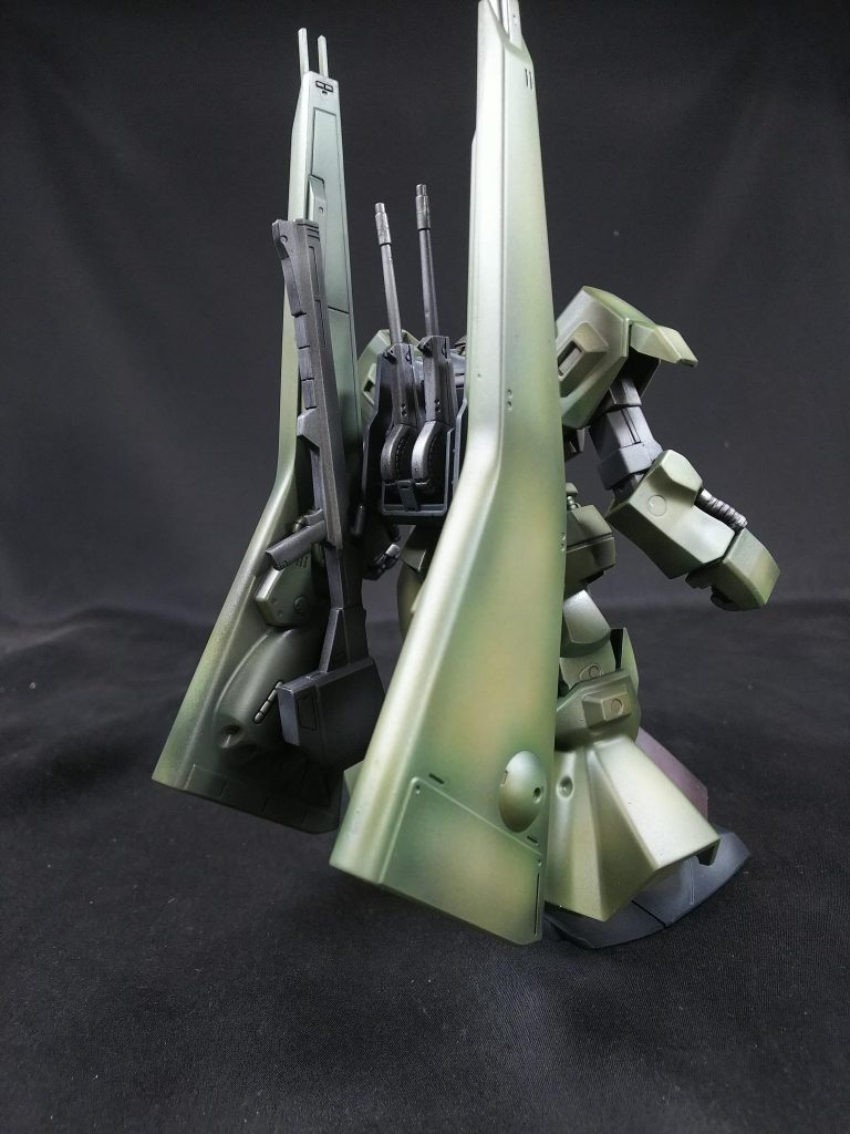 背中が重い。のけ反ります。