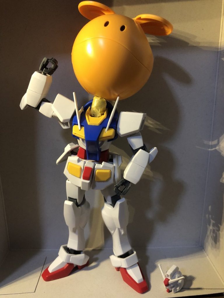 とりあえず頭部ジョイントをマスキングテープでとめて試しに設置してみた結果。
これだけでもおおよその原型は決定。