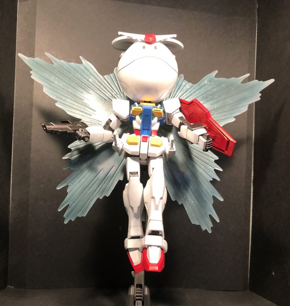 背中だけ初期型太陽炉に変更した為GNフェザーの展開も可能。
ツインドライブシステムの恩恵により通常よりもさらに広範囲のジャミング効果を持つ。