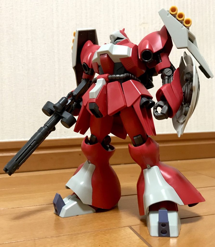 無塗装状態。シルバーの部分がライトグレーなのは少し寂しいです。