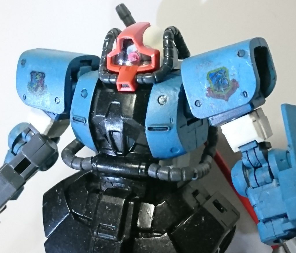 少し透けててマークが見づらい
←が赤と青のユニコーンのユーマのマーク　→がキマイラ