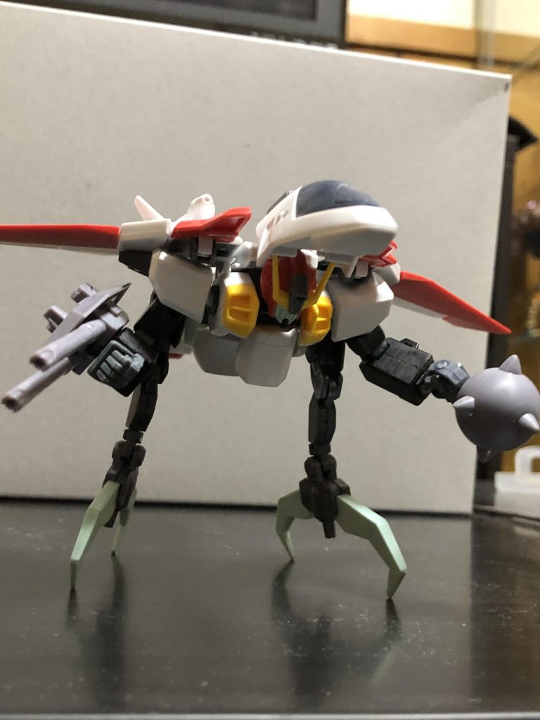 塗装前のファイターモード。
正面から見ると謎の生き物みたい。