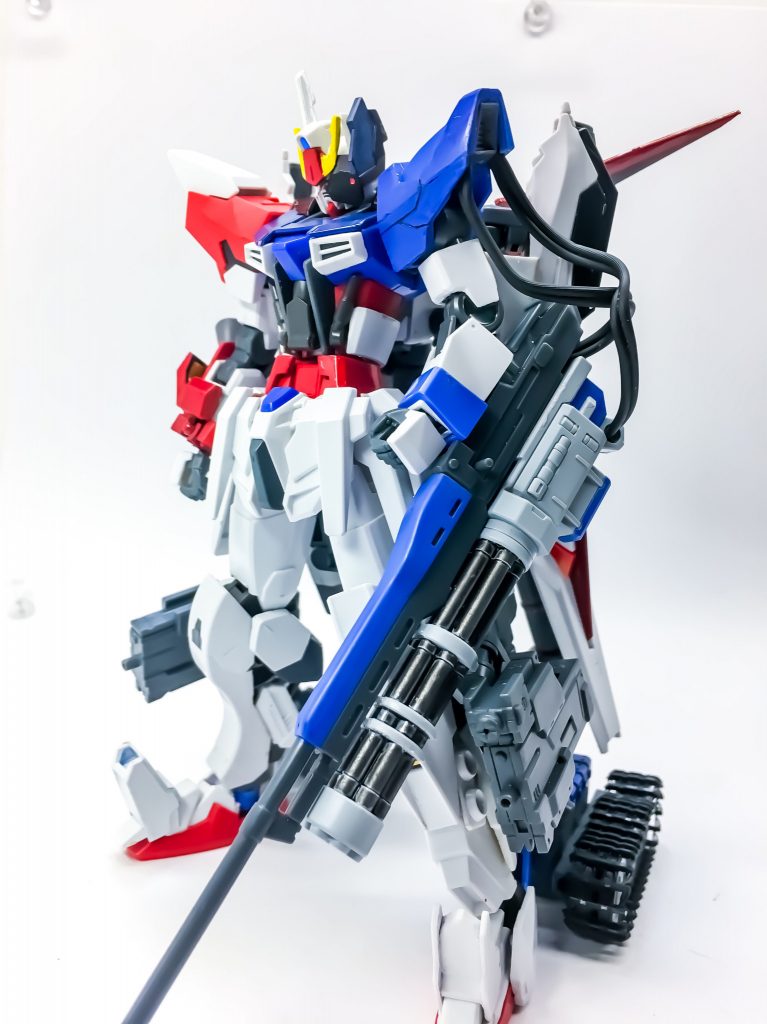 ## EX-AZ[F]モード
EXZとEXA、4種のユニットを同時に装備した姿！
近距離とスピードの赤！
遠距離とパワーの青！
2つの力で敵を薙ぎ倒す！

しかし、計4のユニットを装備している為、粒子消費量が著しく多い！