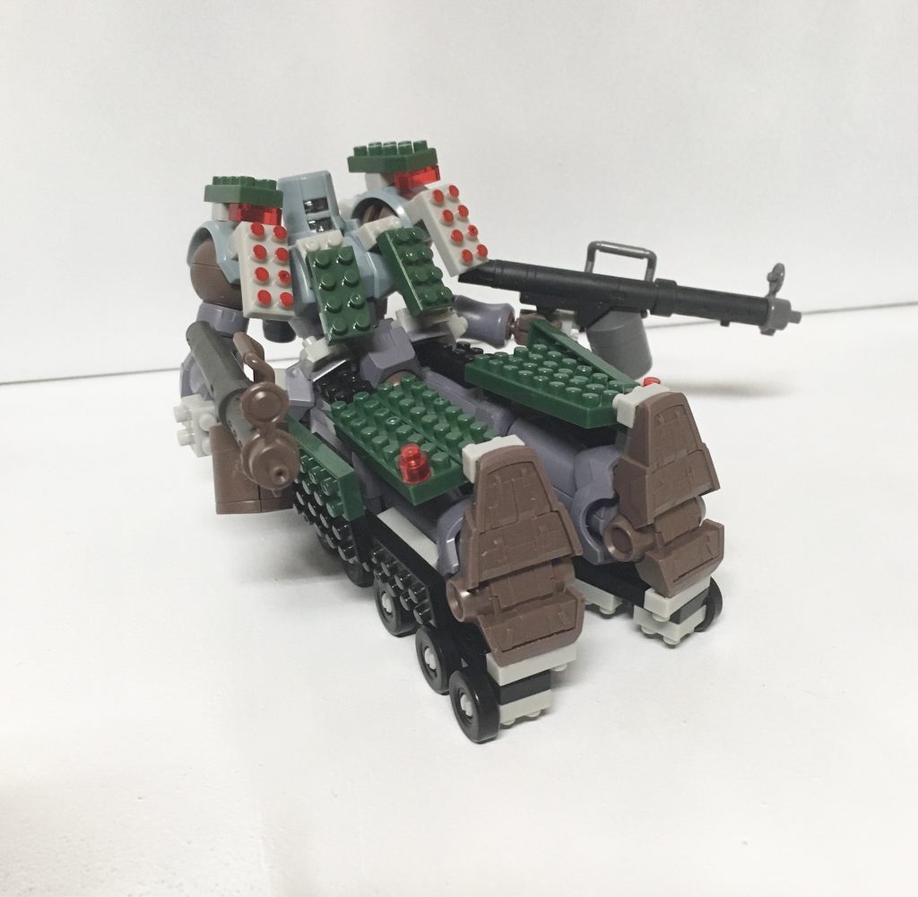 タイプタンク
大量のタイヤパーツと装甲を纏った戦車の様な機体
ミサイルやライフを惜しみなく撃ってくるが移動速度が遅く飛行能力もないため壁役として登場する事が多い
