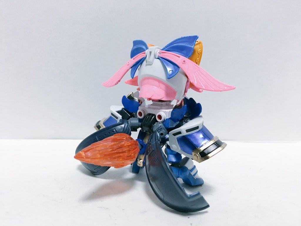 リア。帯の部分はバウンドドッグのスカートを縦に切断して使いました。尻尾は陸戦ガンダムTBから。