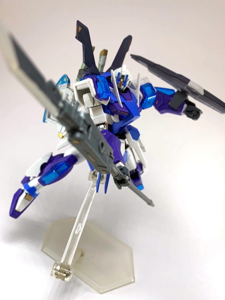 変形し、薙刀になります。