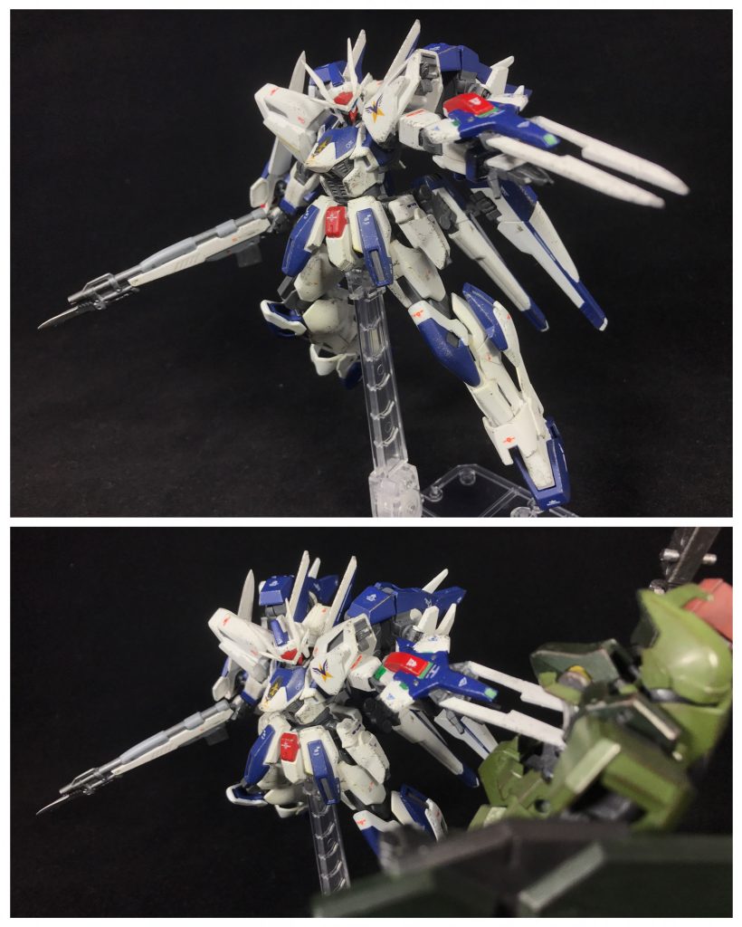 ## [GNブレイドシールド:ロストルム ブラストポジション]
ロストルムには隠し武装として、GNビームバーストショットガンが仕込まれている。
刃部分が外側に展開することで銃口が現れる構造となっており、その仕様上、ブレイドポジションでないと使用することが出来ない。

そのため、至近距離での使用を想定した調整がなされており、有効射程は狭いが高威力、高衝撃力の武装となっている。

弾速もけして速いわけではないため、ブレイドポジションのロストルムを敵機体に突き刺してから展開、射撃。という流れで使用されることが多い。

なお、ショットガンと名付けられているが放たれるビームは散弾ではなく、スラッグ弾に近い性質を持ったものである。