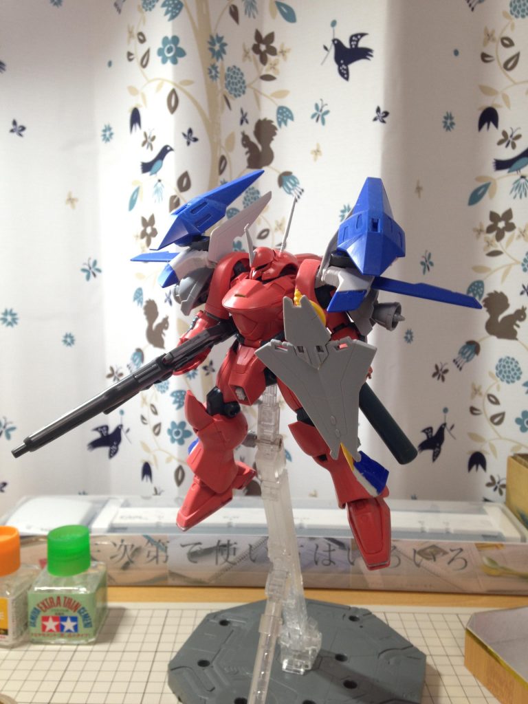 悩んでいる際に祖父の家の物置から私が10年程前に作った素組みの1/100オーライザーが出てきて、
コレだ！と装着してみたらしっくり来ました笑