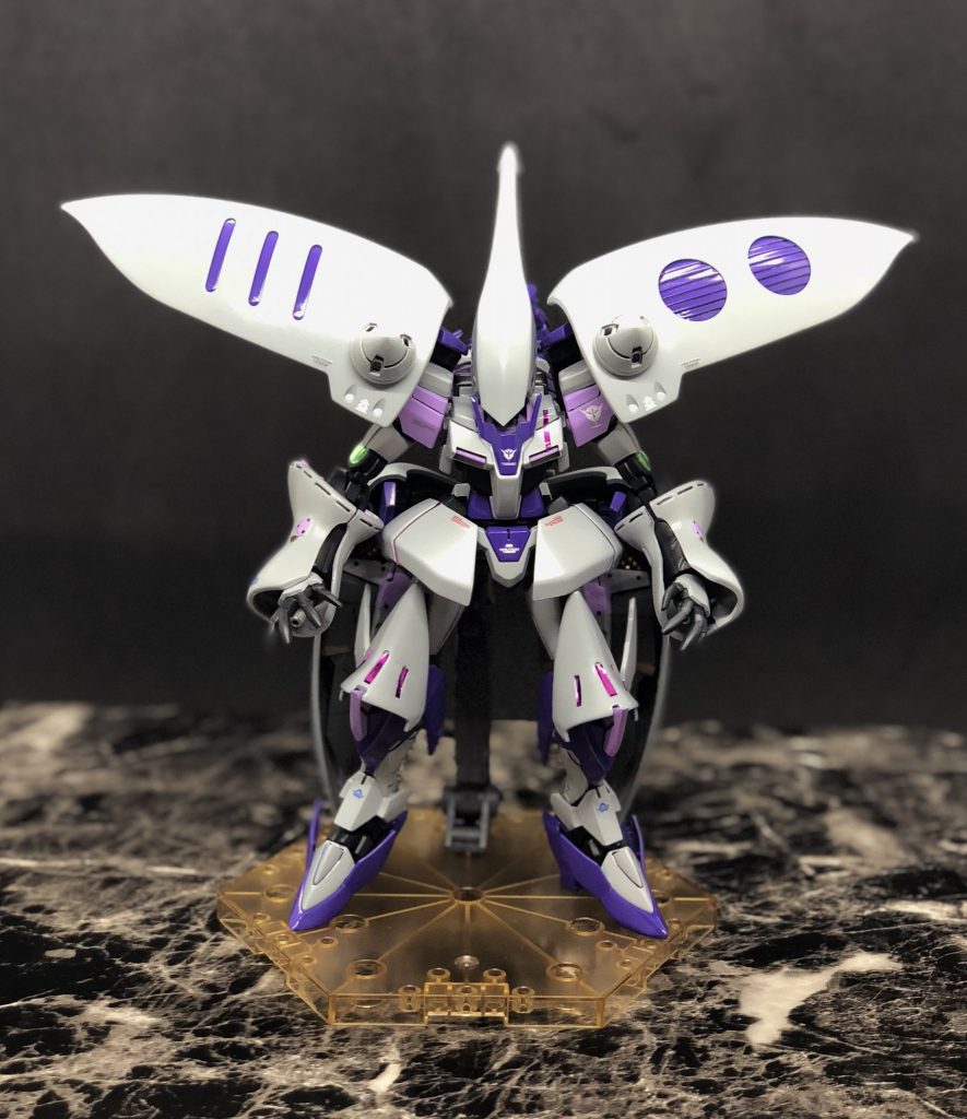 正面ビュー
両肩腰にキュベレイの翼を使っています
頭部カバーがエイリアンぽいって思った