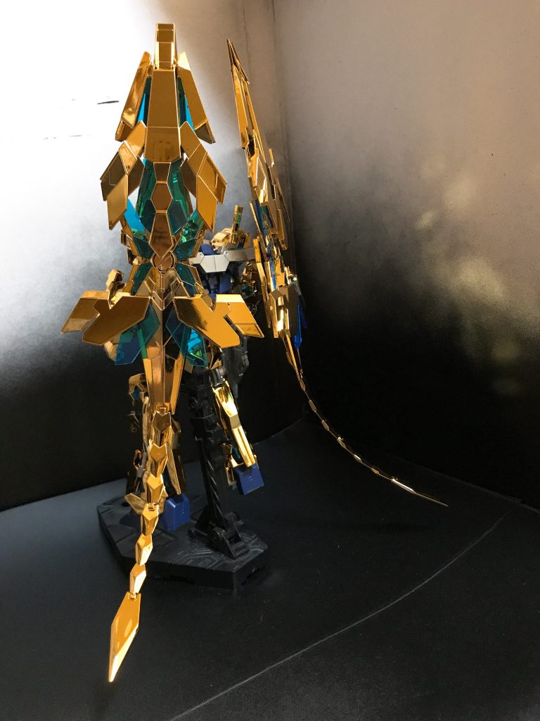 リアショット。ナラティブver.なのでスタビライザーが付いています。メッキのおかげか通常盤より接続がかっちりしています。