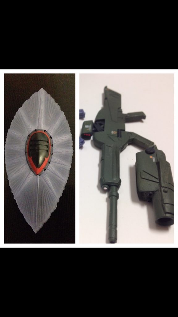 拳はビルダーズパーツを加工して表情のある感じを出しました
ライフルは若干長めに、銃身下部にオリジナルデザインでフルスクラッチしたグレネードランチャーを磁石接続できるようにしました。
センサーも市販のもので追加&ディテールアップ。