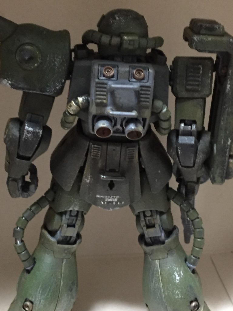 背面。
塗装とディテールアップパーツ貼ったくらいで特にいじっていません。
背面フックはムサイ等への格納時に固定するためのものということでくっつけています。