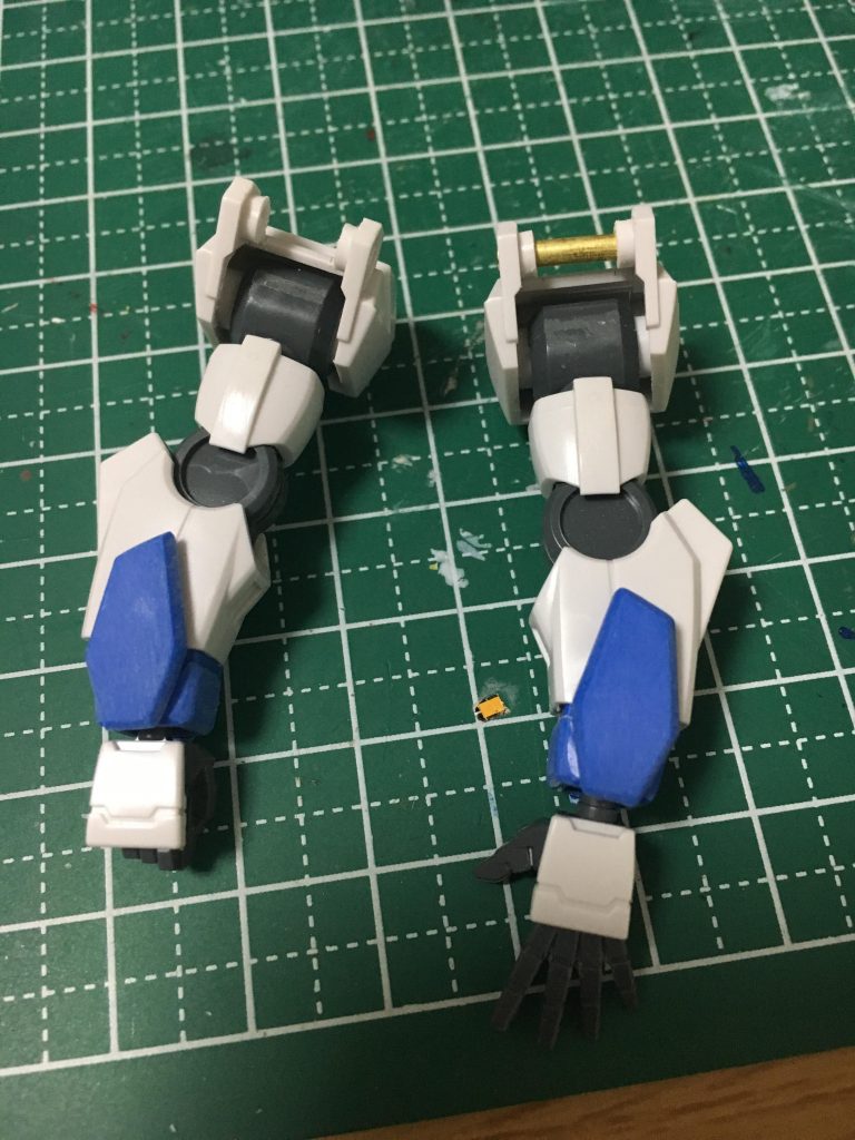 肩アーマーパイプ部の太さが気になったので真鍮パイプに交換しました。