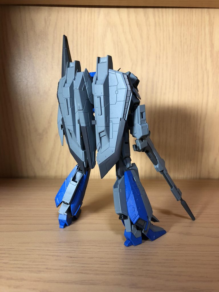 ゼータプラスA型のように、WR形態時に上面と下面で青色と灰色に色が変わるように塗装したつもりです。