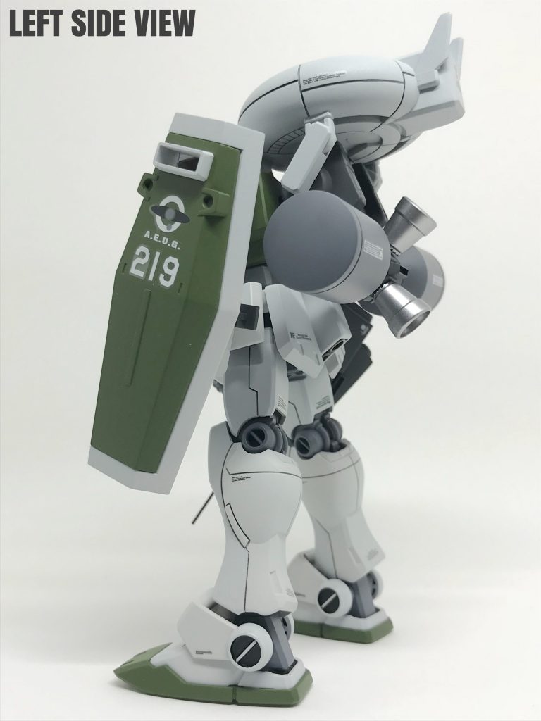 左手にはノーマルのシールドを装備。