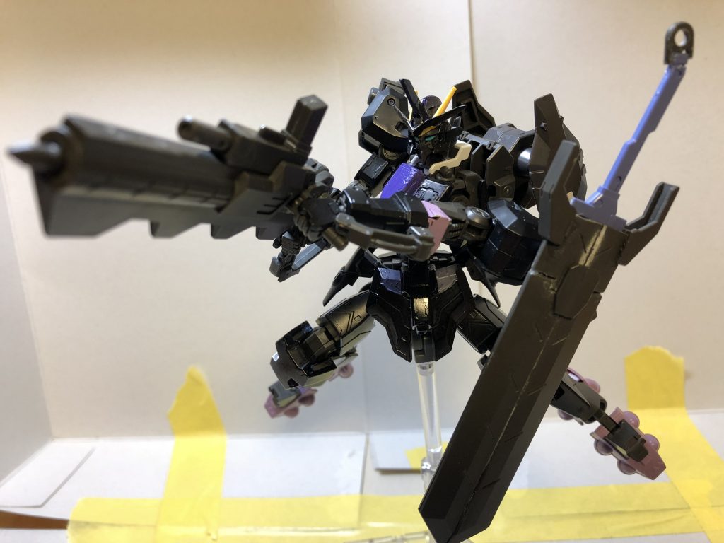 サブ武装のガンマナノラミネートバスターチョッパーライフル。サタンのとは違って銃剣みたいに扱うのでサタンのより取り回しは良い。二機とも火薬式ダインスレイヴを撃てる