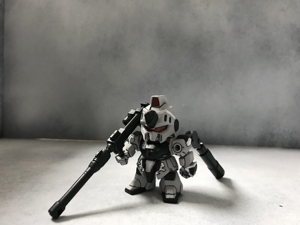 二号機の狙撃型・スナイパー
武装はビームロングライフルのみになります。
左肩にはライフルのエネルギー用にはプロペラントタンクを装備してます。