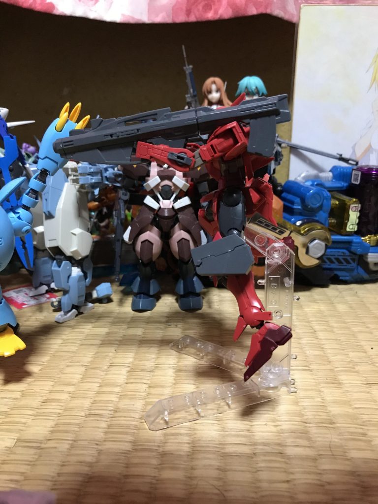 右側からです。