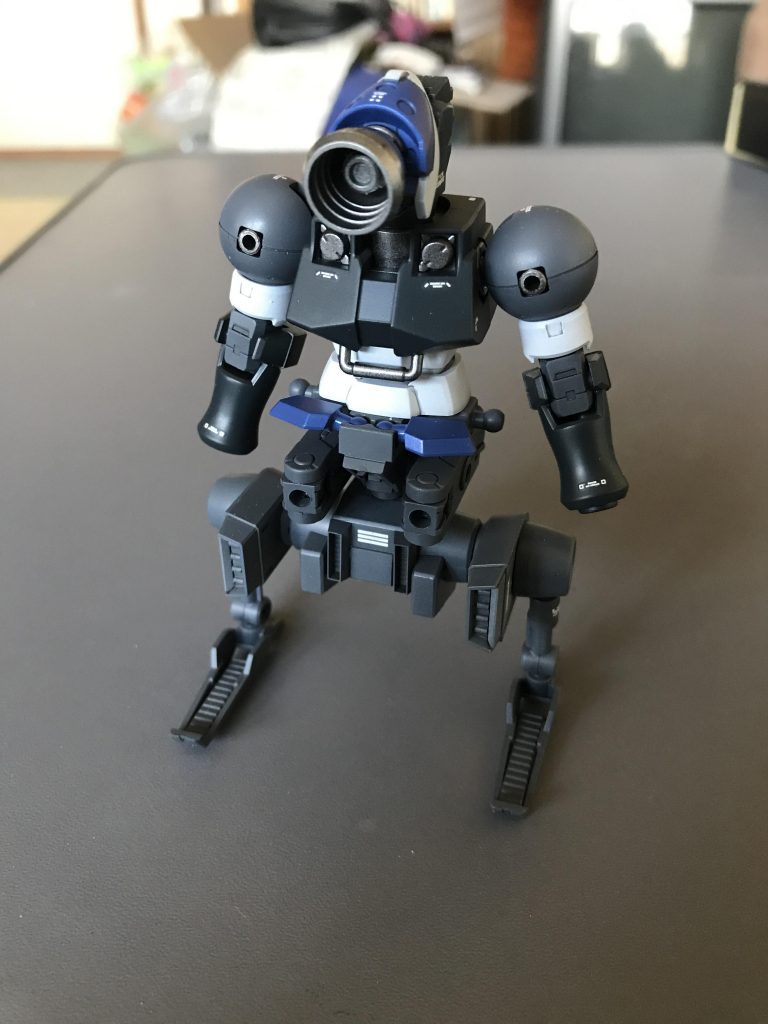 組み立て途中
オリジナルの部品は腕と胴体のみ
何となくメカ○ロウィーゴみたい…