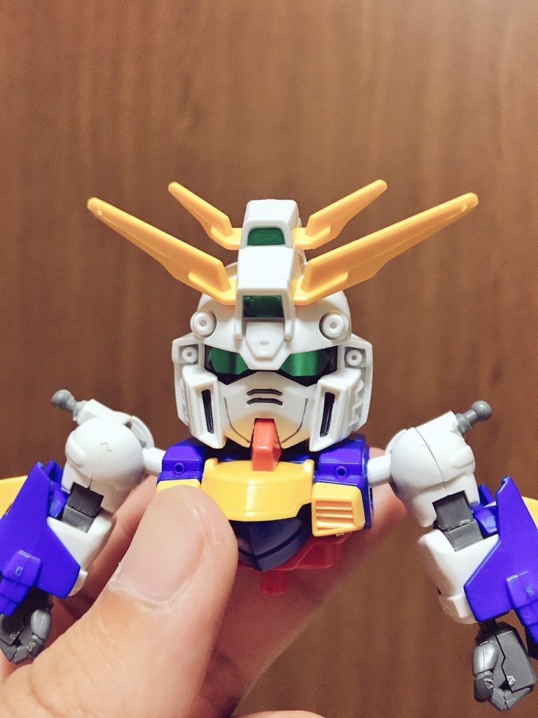 身の方にボールデンピン小を接着しました。