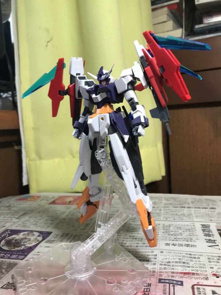 バインダーをライトニングバックウェポンシステムMk-Ⅲとシアクアンタのパーツを組み合わせ