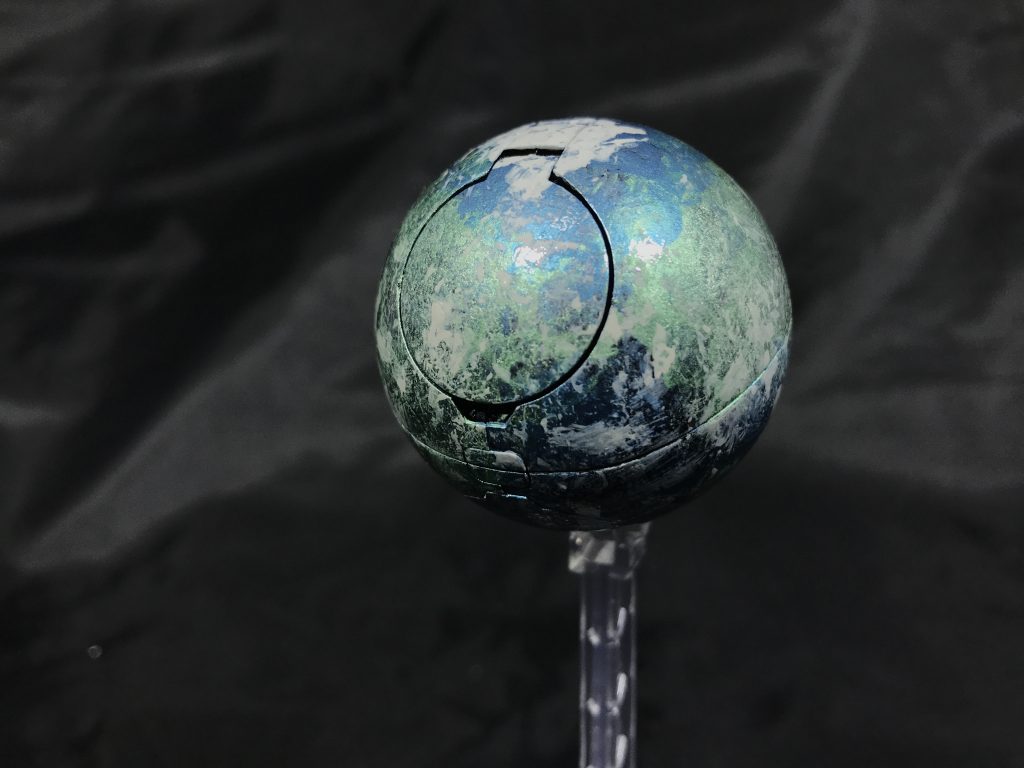 [テラ]
地球をもしたデザインになっているハロ型ペット。
地球の自転軸に合わせ、常に23.4度傾いている。

ソルと同時にフォースネストに放っているとソルの周りを自転しつつ公転し始めるというギミックがある。