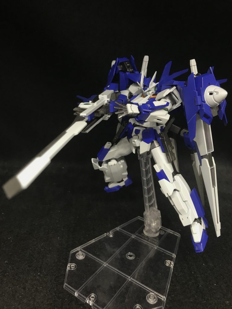 手に持っているプロトGNソードブラスターは刃を展開できます
結構長いので現実での取り回しが一苦労...