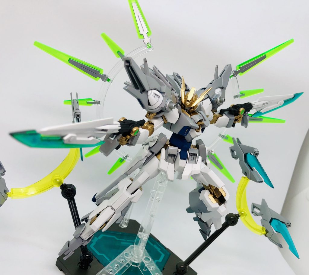 サブウェポンはGNシグルソード
GNドッズカリバーよりも取り回しが良いためエース級の敵との戦闘にはこちらを使用します。こちらもソード、ライフル、ツインランスの3形態で使用可能です。