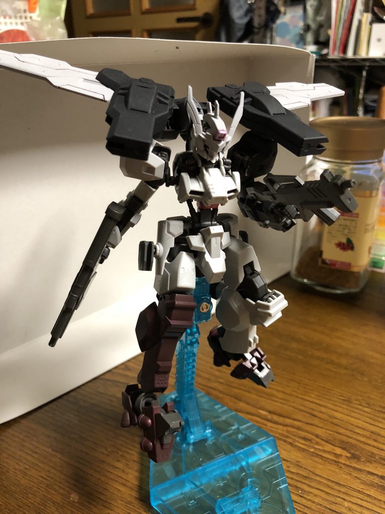 高機動フライトユニット 
宇宙空間や重力圏内でも音速に近い速度で移動が出来る
ヒットアンドアウェイを基本戦法とする