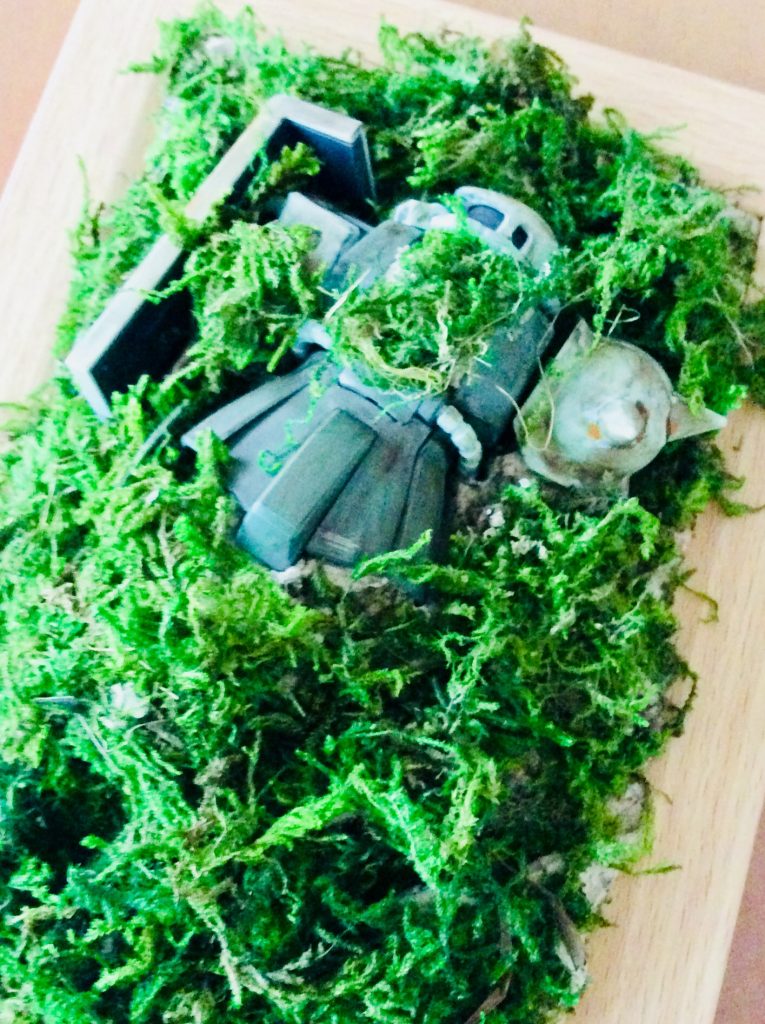 ジオラマは額縁と紙粘土で作りました！