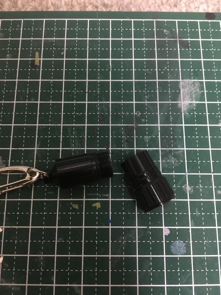 電飾は練習なので安く済ませようと思い100均のを使用。これが失敗だった。余計に難易度を上げただけな気が…