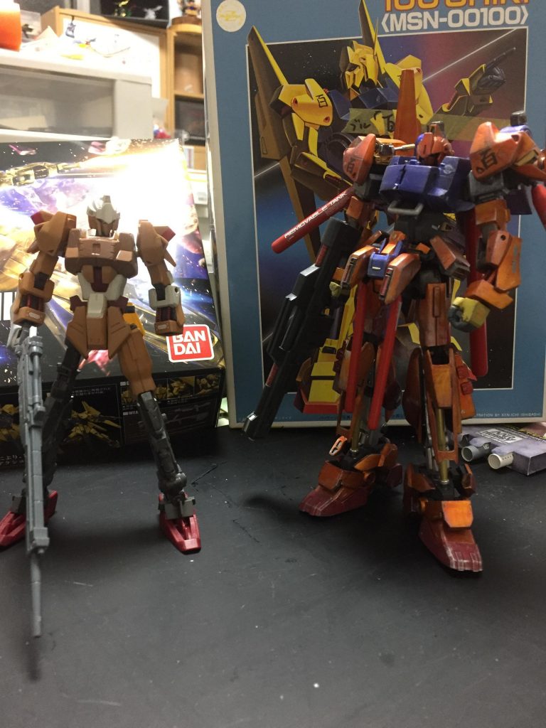 リバイブ百式と比較。かなり背が高くなりました。