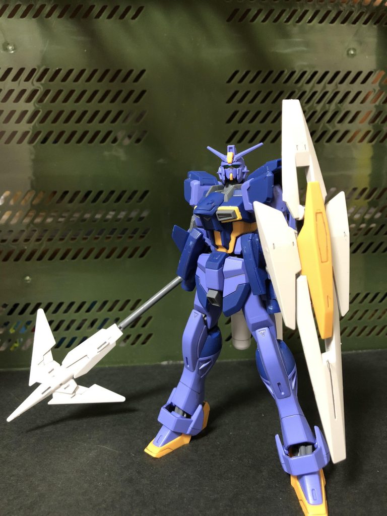 ブルーインパルスガンダム大気圏戦闘タイプ、通称「G(重力下)装備」主武装は空力防盾と対艦ランスとO装備同様に腰のビーム砲。作戦内容によってはビームライフルも装備する。