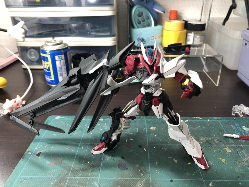 擬似腕モード!
元々このキットはできない仕様でしたが、
ランナーを適度に切って付けたら写真のようにくっ付けられました(๑˃̵ᴗ˂̵)