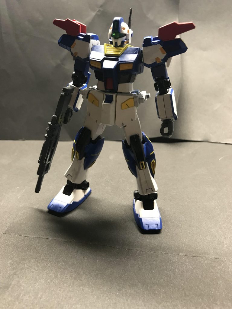 フロント。ほぼワグテイルですが足のショックガードがないのと肩にパーツを増設。ギミックは後述。