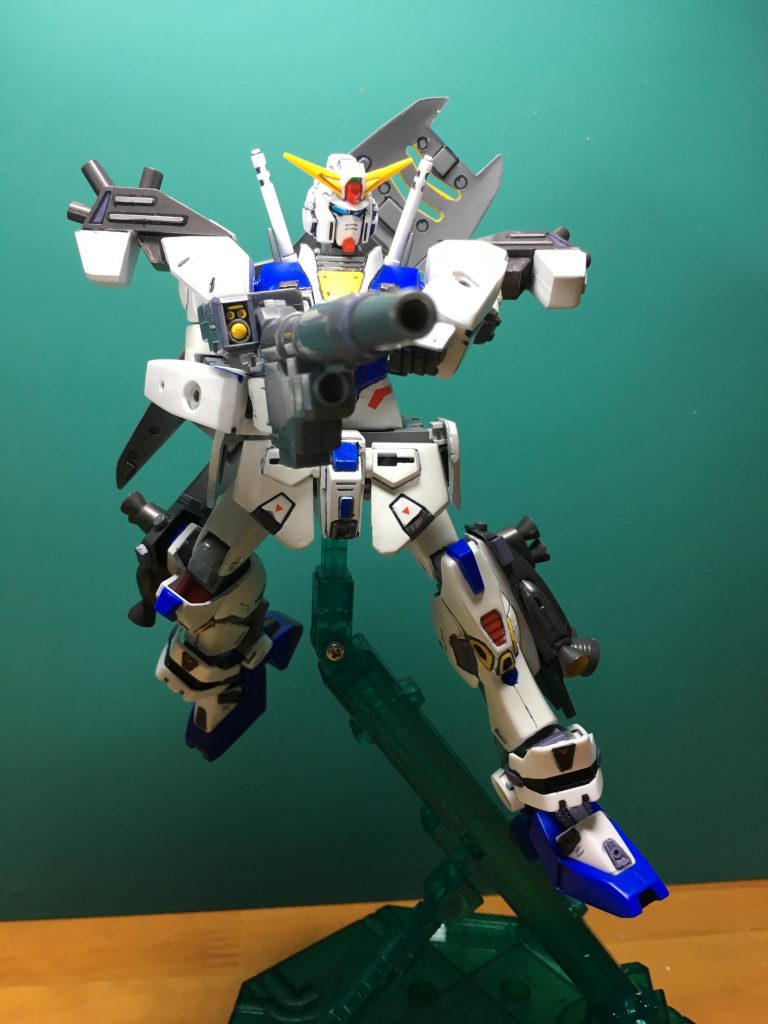 肩に装備されたグレネードのお陰で怒り肩の、力強そうなシルエットでカッコいいです。