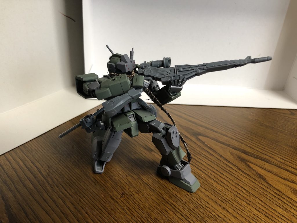 換装強化式ビームピストル
部品を交換することによってビームピストルやライフル、スナイパーライフルにもなる
スナイパーライフルを使うときは長距離射撃用バイザーを下げる