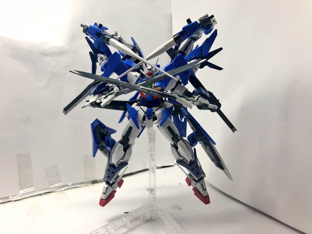 ダイバーエースのパーツを使って強化されているので、ダイバーエースの武装もまた健在。
そしてダイバーエースの足と腕のパーツを使用して製作したサブアームにより、手数の多い攻撃や、死角からの不意打ちも可能である。