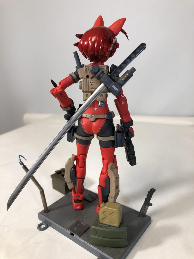 そして背面から。 エゲツない刀を背負ってます。