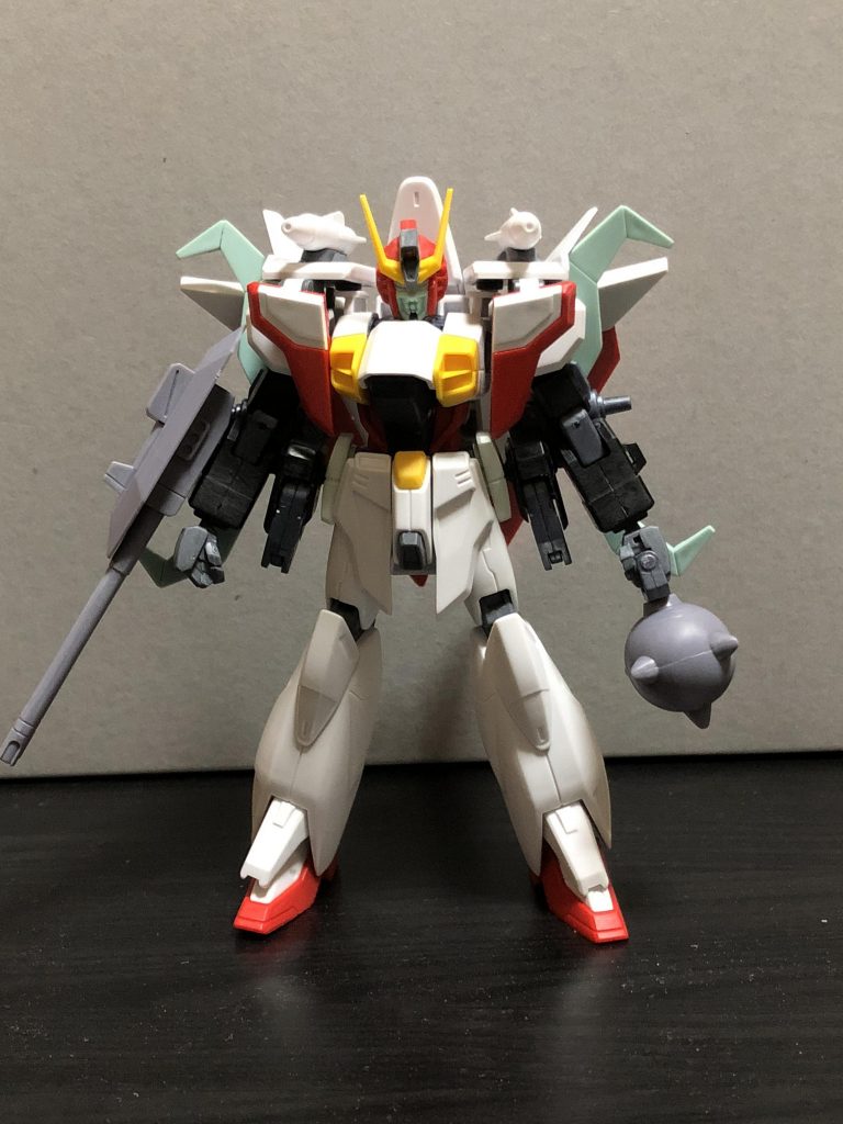塗装前。腕はエアマスターのままだと2連装52ミリ超高初速防盾砲をつけれなかったのでレイダーのものを使用。腰のクローはGM/GMの腰パーツを間にいれ接続しています。