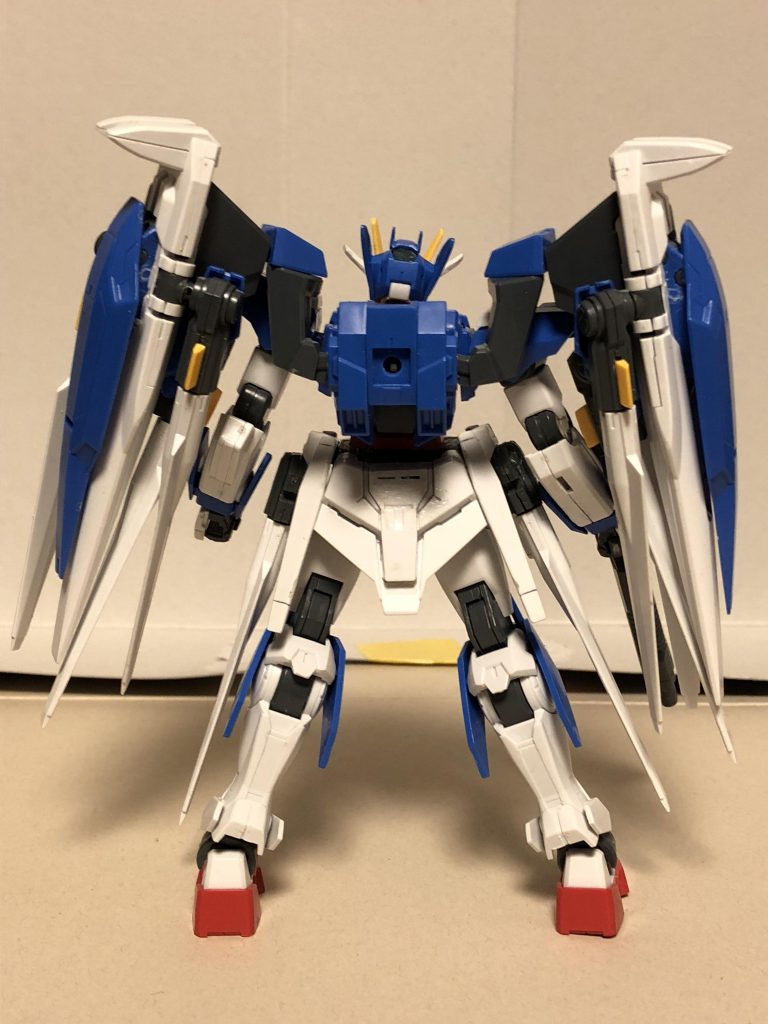 後ろ姿。武装はGNビームライフル、GNビームサーベル(パラディン、ソードマスターと共通)GNソードビットⅡとなります