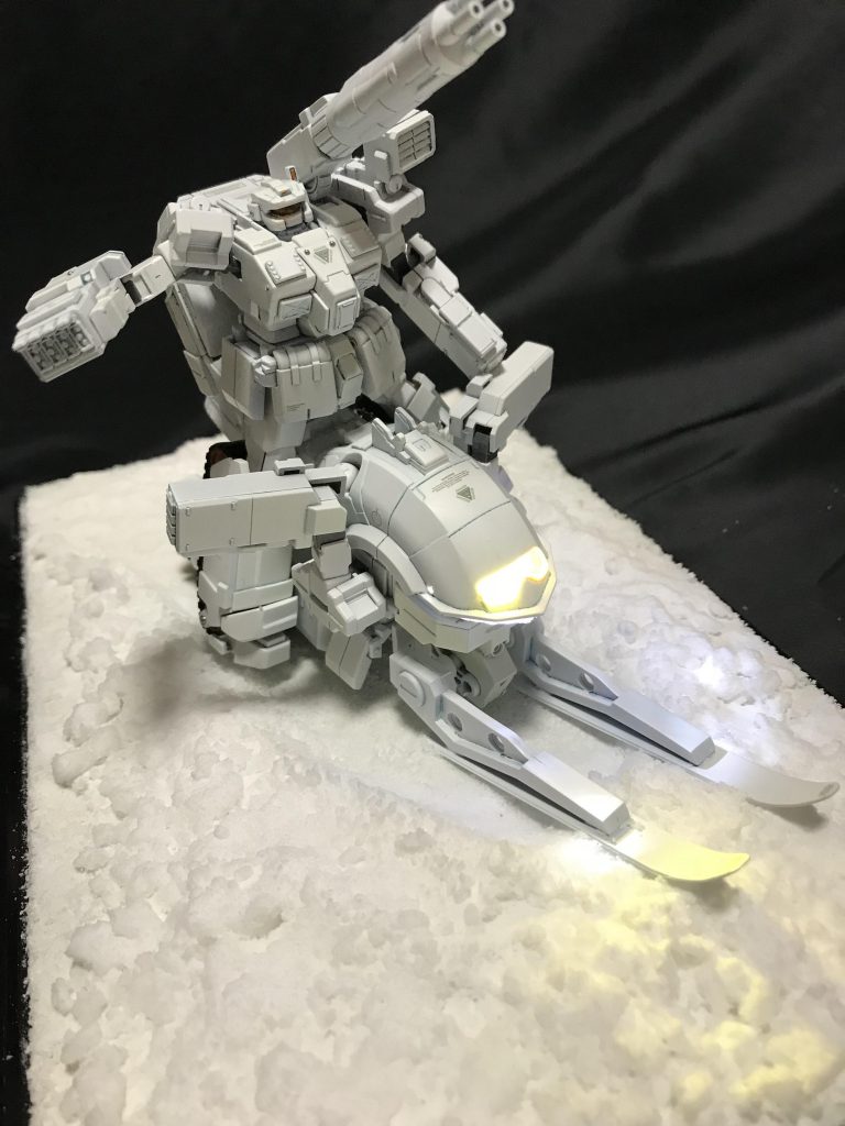 雪原のジオラマです。
重曹にボンドを混ぜたり重曹にトップコートを吹きかけたりして使ったお手軽な物です。
色々固めましたがボロボロ粉が落ちるのが難点。
長々と見て頂きありがとうございました😊