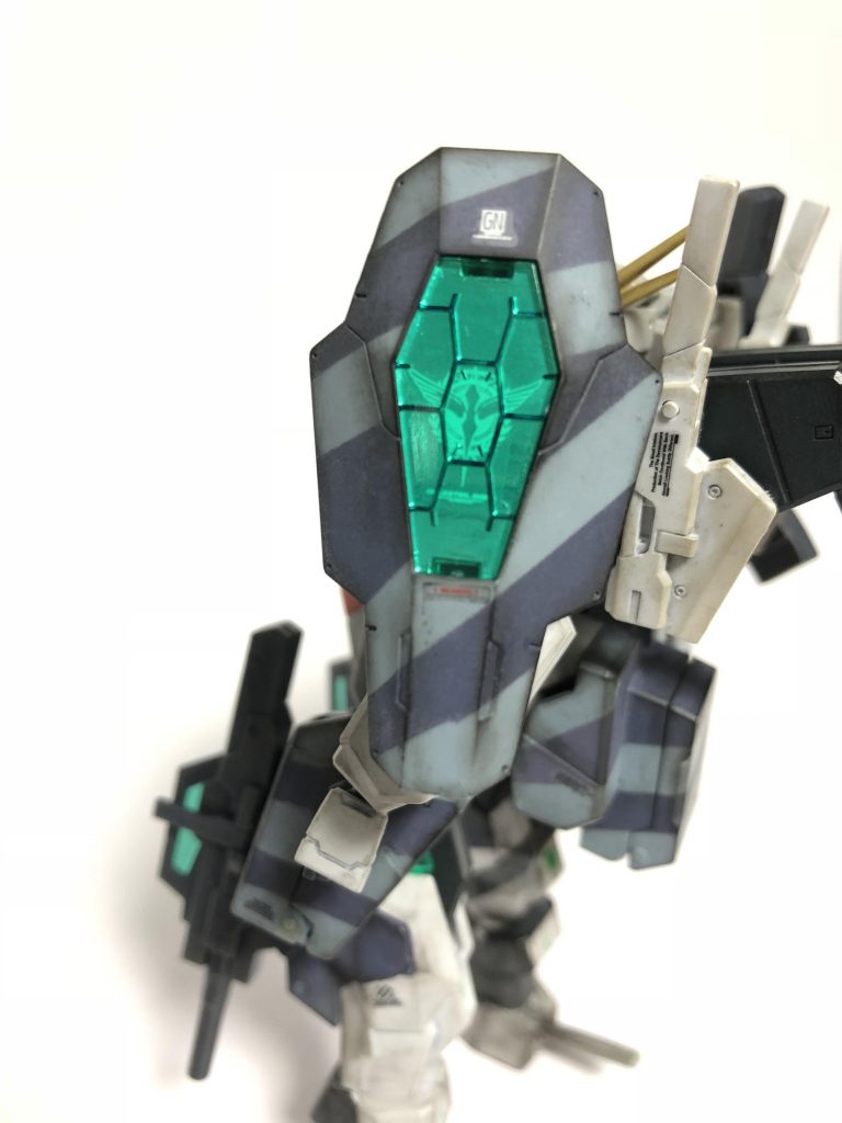 GNスモールシールドの内側にはソレスタルビーイングのマークを入れました