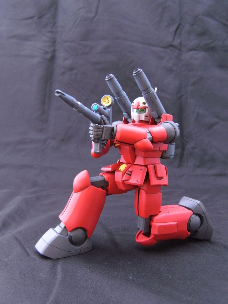 立ち膝スタイル。
腰部アーマーはMGを参考に分割を変更にしてます。
ハンドパーツを変更したのはガンダム等のハンドパーツと共有するために、デザインを統一しました。