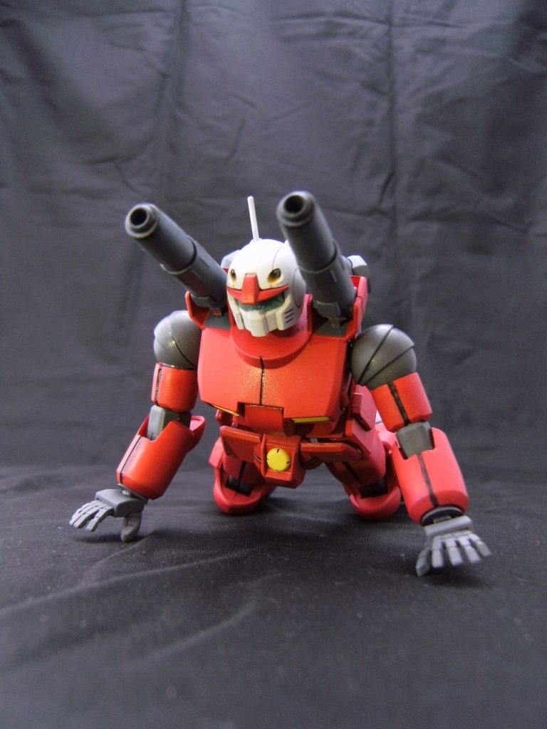 ガンキャノンと言えば…の射撃体勢。
前作のG-3ガンダム製作時に用意した、角度を付けた平手を使用してます。
キャノンの砲口にモビルパイプを仕込んでます。