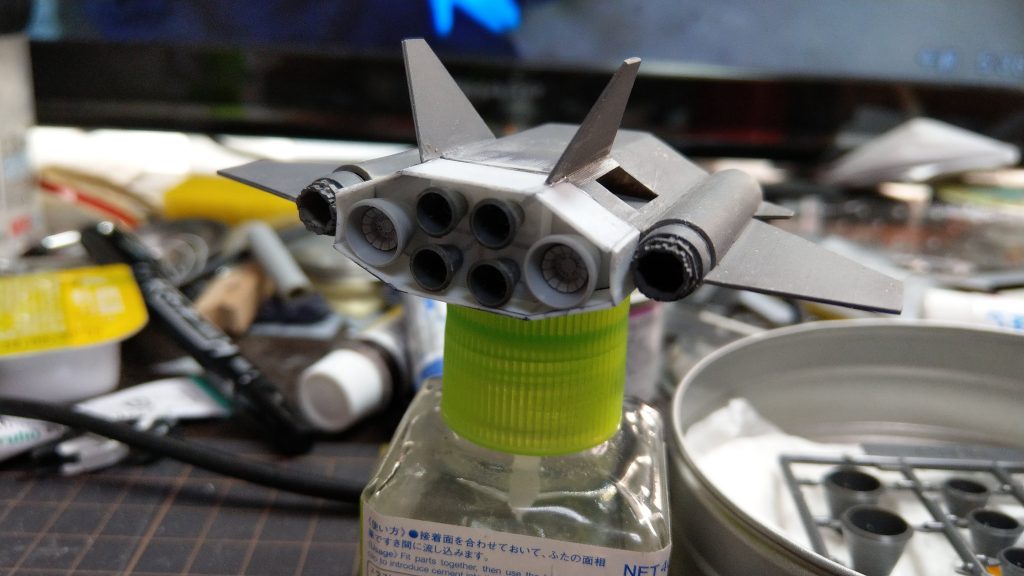 端から自作ジェットエンジンノズル、ビルダーバーニア、社外バーニアとなってます。詳しい内容はTwitter @erisha_kamui09 に載ってます。フォローRTして頂けると製作意欲沸きます(笑)